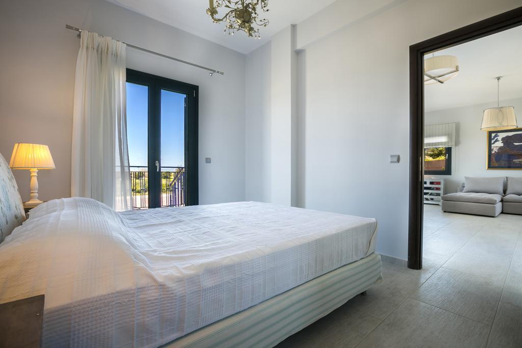 Seirios Luxury Villa สโวโรนาตา ภายนอก รูปภาพ